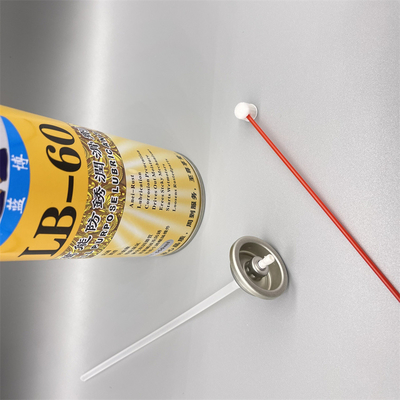 Technische WD-40-smeerklep voor machinebescherming en roestpreventie op precisiebewerkt onderdelen