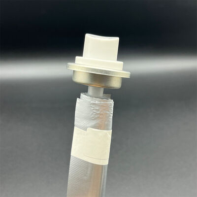 Compacte vrouwelijke pepersprayklep met een veilig vergrendelingsmechanisme