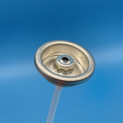 Vrouwelijke verf spuitklep precieze coating oplossing voor artistieke projecten