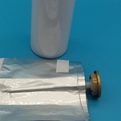 Compacte reisvriendelijke dameszak met klep voor on-the-go droge shampoo met 360° spuitstuk